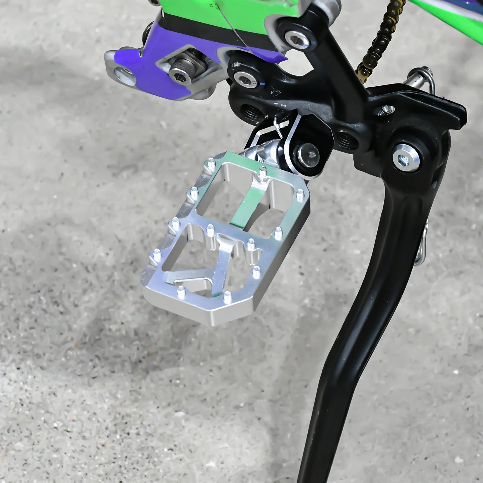 Aluminiowe Podnóżki CNC (Pegi) Premium – Sur-Ron Light Bee X / S | Szerokie, Wzmocnione